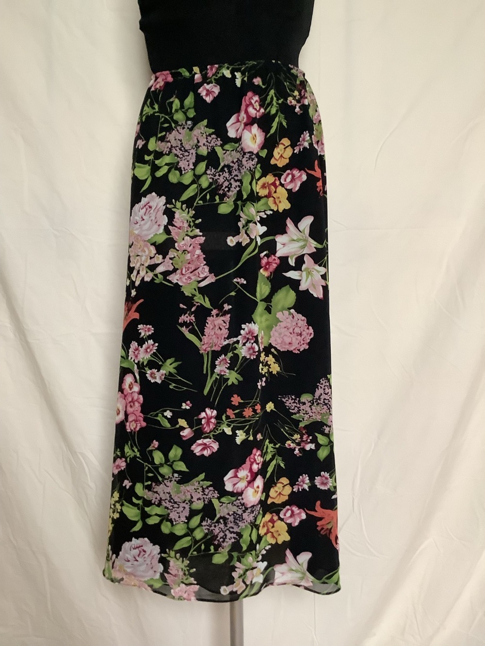 Christie & Jill Maxi Skirt-Black w/Floral Pattern-Sheer-Lined-Stretch Waist-S